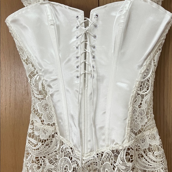 Dreamgirl Satin and Venice Lace Corset Size 34 - Picture 6 of 10